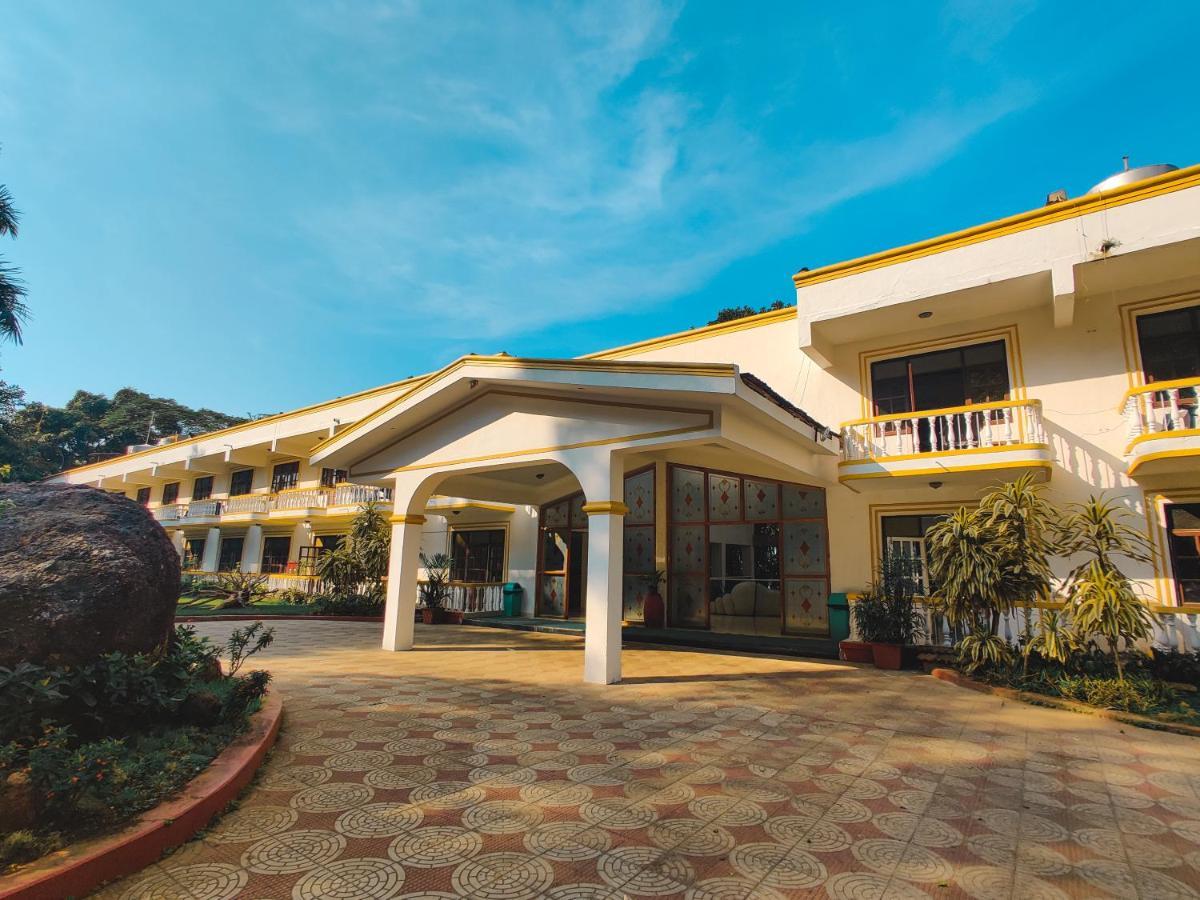 Bambolim Beach Resort Exterior photo