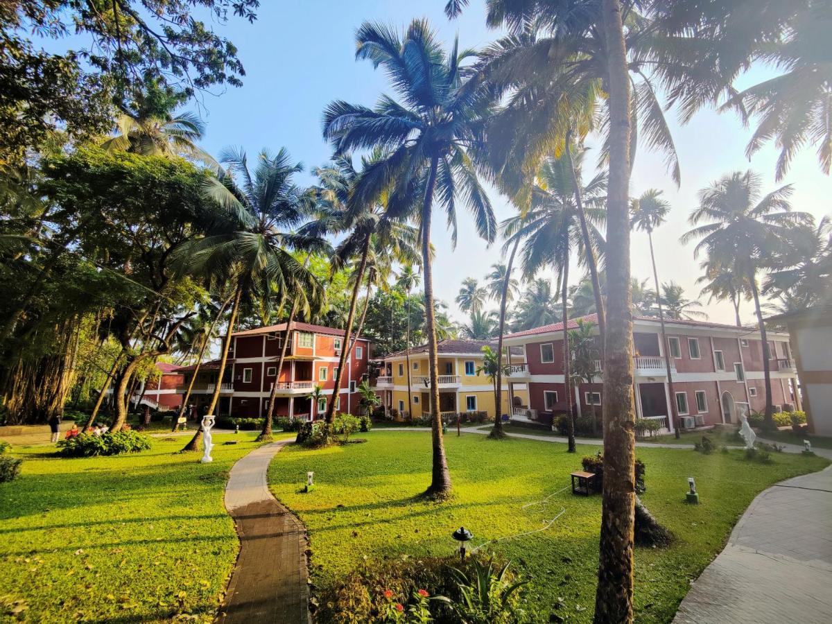 Bambolim Beach Resort Exterior photo