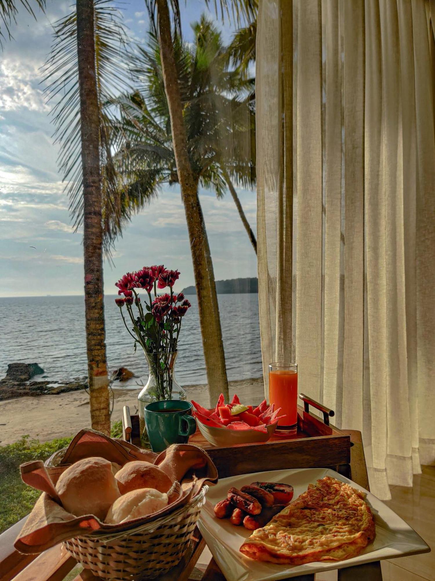 Bambolim Beach Resort Exterior photo