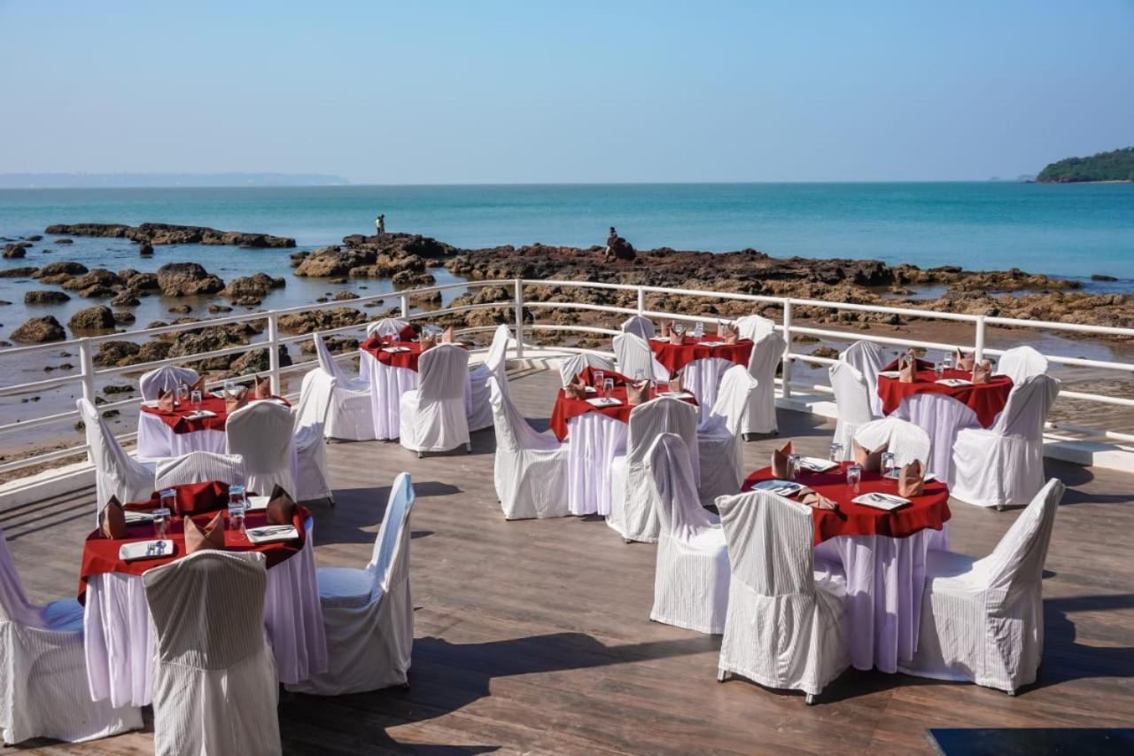 Bambolim Beach Resort Exterior photo