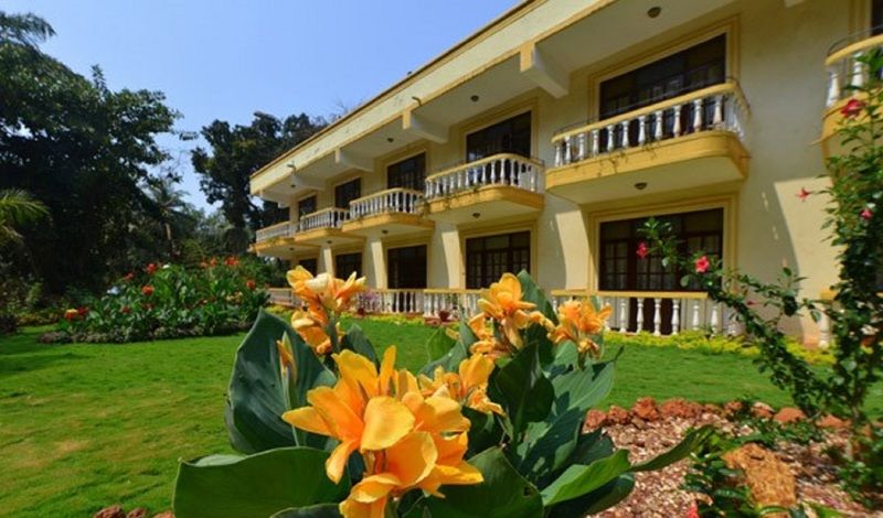 Bambolim Beach Resort Exterior photo