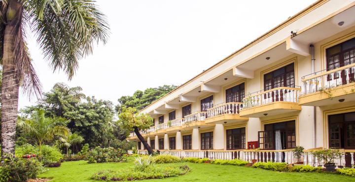 Bambolim Beach Resort Exterior photo